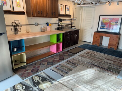 Fun & Funky! Stay in a functioning fine art archive--Blocks from the IU campus.