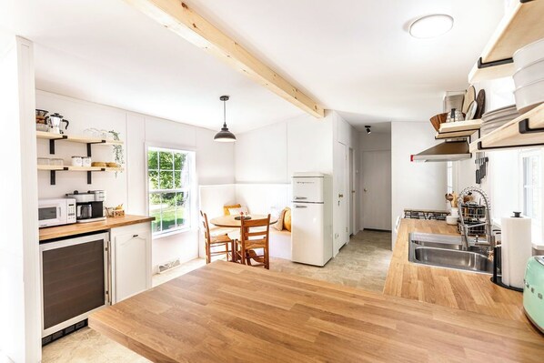 Micro-ondes, four, plaque de cuisson, lave-vaisselle