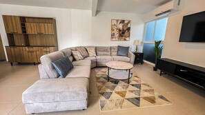 Smart-tv och bordsfotboll