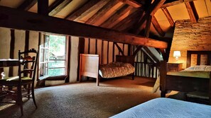 4 bedrooms, desk, iron/ironing board, travel cot
