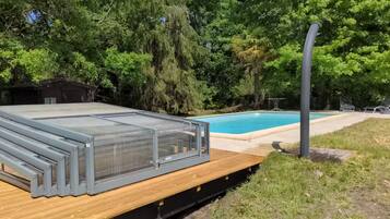 Piscine couverte, piscine extérieure