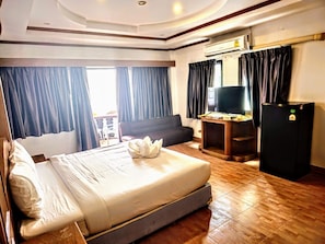 Deluxe Double Room, Balcony, Valley View | Free WiFi - Patong Rockshore (Patong)