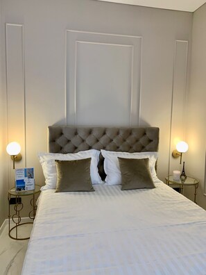 1 dormitorio, tabla de planchar con plancha, wifi y ropa de cama