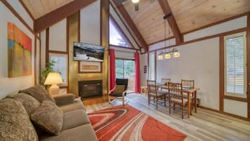 Televisión y chimenea