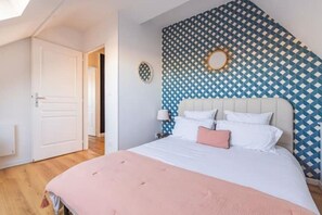 3 slaapkamers, een strijkplank/strijkijzer, wifi, beddengoed