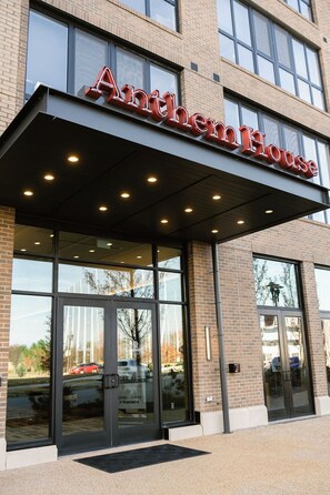Property entrance - Anthem House Huntsville MidCity, powered by Placemakr (Huntsville)