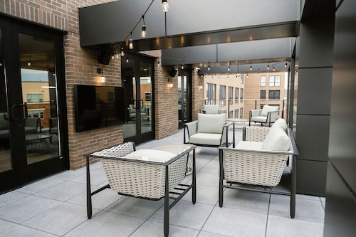 Anthem House Huntsville MidCity, powered by Placemakr