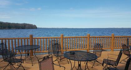 Spacious Lakefront Townhome on Castle Rock Lake!