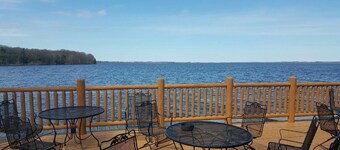 Spacious Lakefront Townhome on Castle Rock Lake!