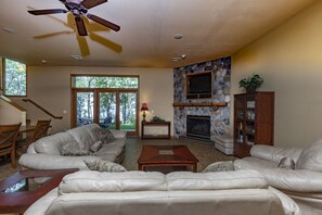 Smart-TV, peis og stereoanlegg