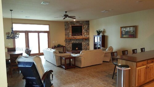 Spacious Lakefront Townhome on Castle Rock Lake!