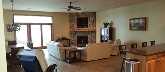 Spacious Lakefront Townhome on Castle Rock Lake!