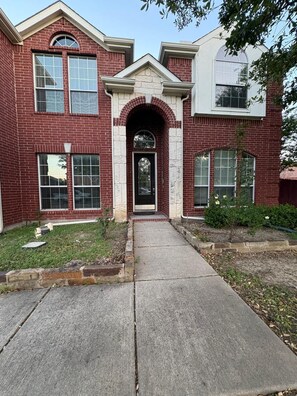 Exterior - Spacious 4200 sqft | 6 bdrms 4 bath | Gym |Pets OK (Little Elm)