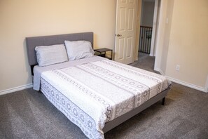 6 bedrooms, desk, iron/ironing board, free WiFi - Spacious 4200 sqft | 6 bdrms 4 bath | Gym |Pets OK (Little Elm)