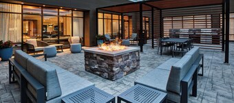 Studio King Suite in Grand Rapids with AC, WiFi, Fitness Room and Breakfast