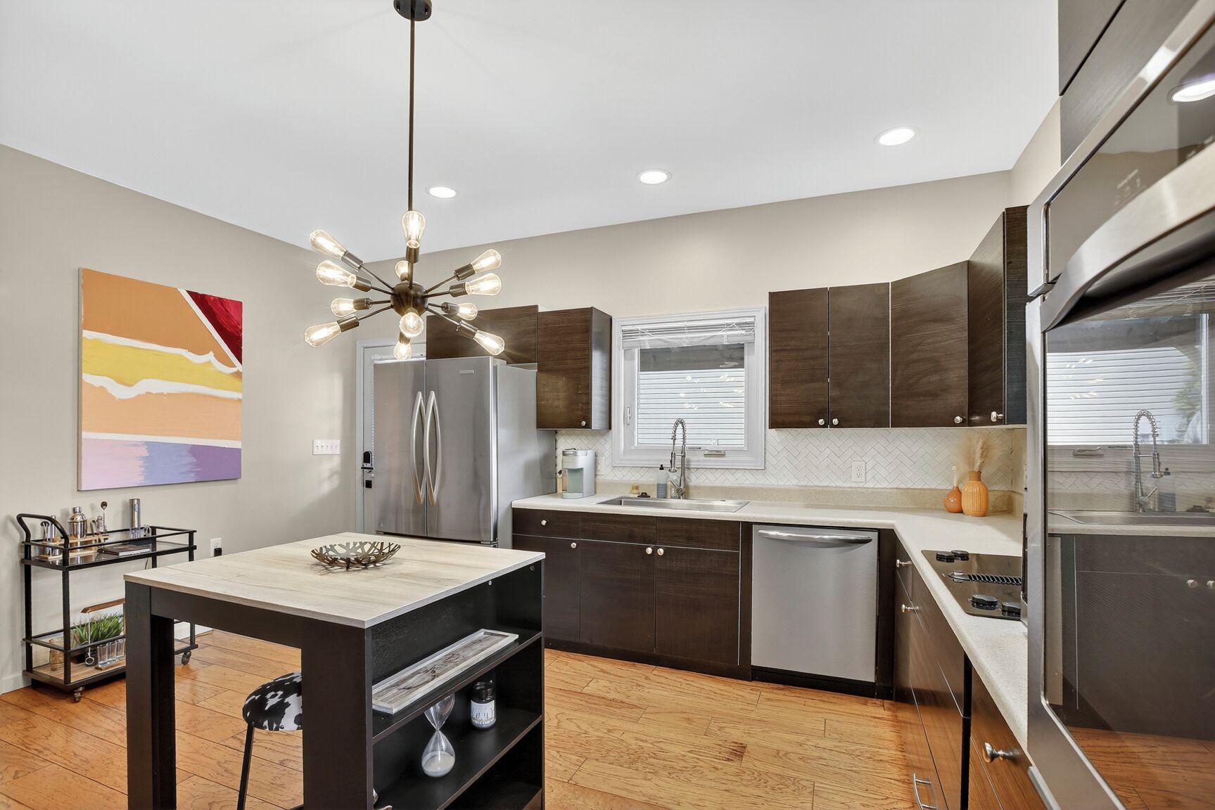 Kylskåp, mikrovågsugn, ugn och spishäll