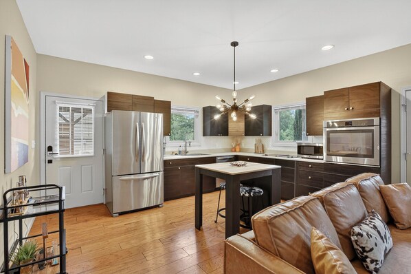 Interior - Cozy Couple’s Escape Hot Tub, King Bed, Near Downtown Asheville Pets Welcome (Candler)