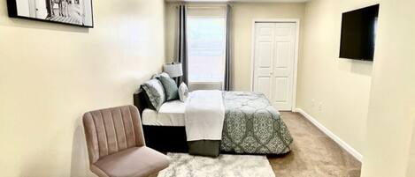 6 bedrooms, iron/ironing board, WiFi, bed sheets