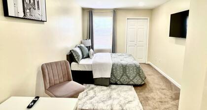 Spacious 6-bedroom house with AC, WiFi in awesome Washington