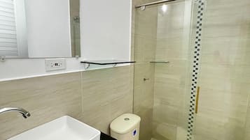 Junior Studio Suite | Bathroom | Shower, towels, soap, toilet paper