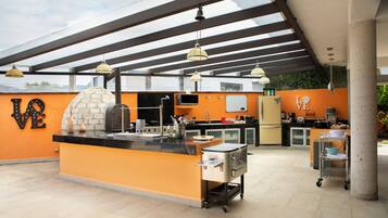 Villa Luxury, 4 camere da letto, patio, vista lago parziale | Cucina privata | Carta assorbente