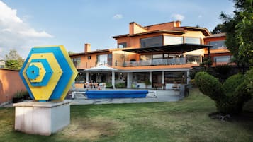 Luxury Villa, 4 Bedrooms, Patio, Partial Lake View | Garden view