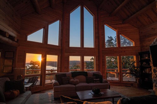 Tulip & Oak Cabin 5BR Lake Retreat with Epic Three-Level Deck