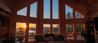 Tulip & Oak Cabin 5BR Lake Retreat with Epic Three-Level Deck