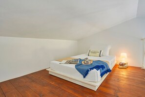 Iron/ironing board, internet, bed sheets