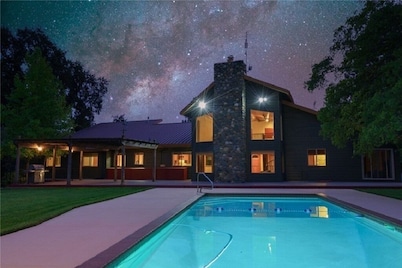 Private Room in House w Heated Pool, Hot Tub, Sauna, Game Room, Beautiful Nature