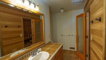 提供毛巾、番梘、廁紙