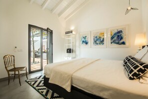 3 habitaciones, tabla de planchar con plancha, internet y ropa de cama