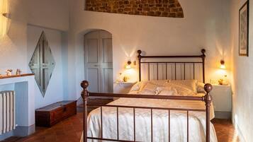 5 Schlafzimmer, Bügeleisen/Bügelbrett, Internetzugang, Bettwäsche