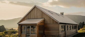 Hilltop Lodge - Four Bedroom Villa, Sleeps 8