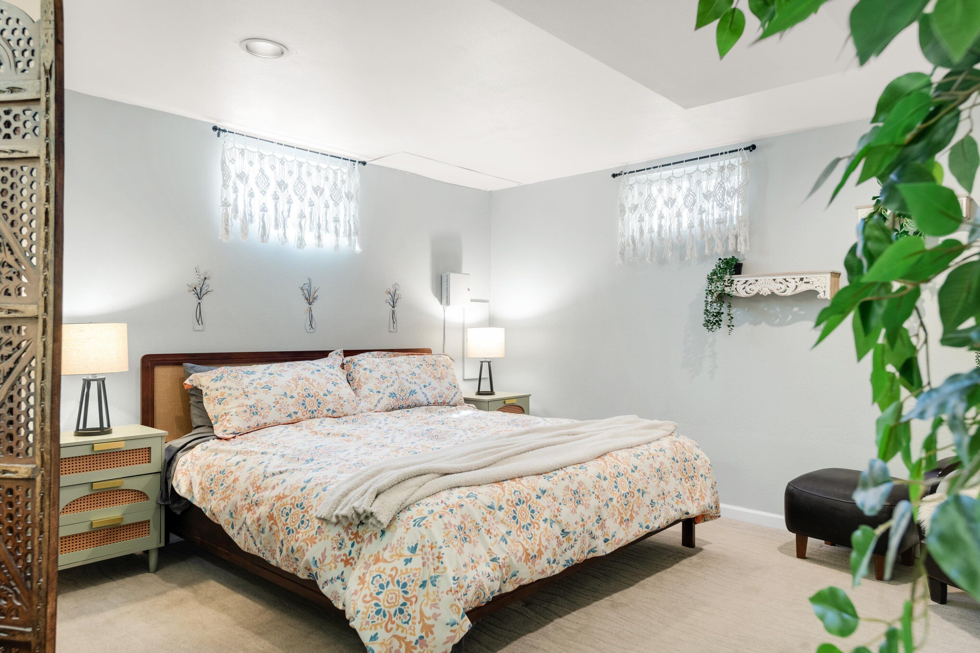 4 camere, una cassaforte in camera, una scrivania, ferro/asse da stiro