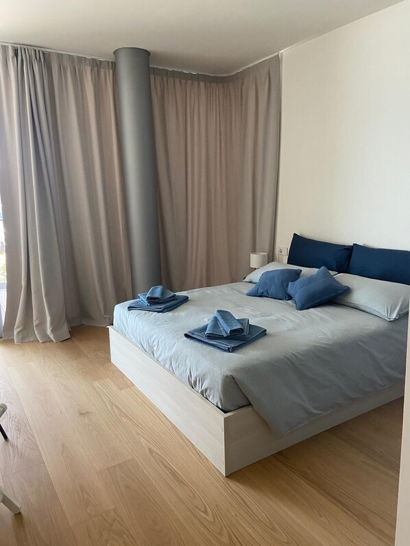 1 bedroom, desk, iron/ironing board, WiFi