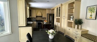 Entire Classic(Upper)House in Richmond Hill
