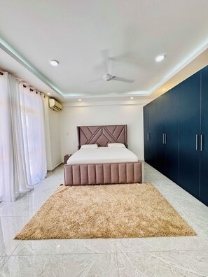 2 chambres, fer et planche à repasser, lit parapluie, Wi-Fi gratuit