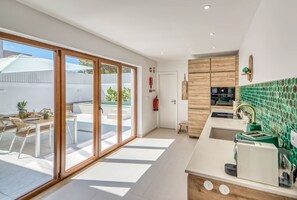 Dishwasher, high chair