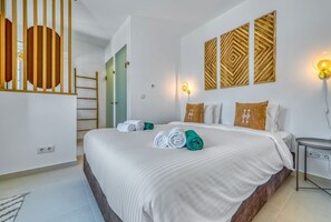 Iron/ironing board, Internet, bed sheets