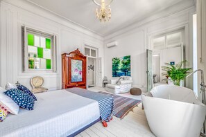 6 chambres, fer et planche à repasser, accès Internet, draps fournis