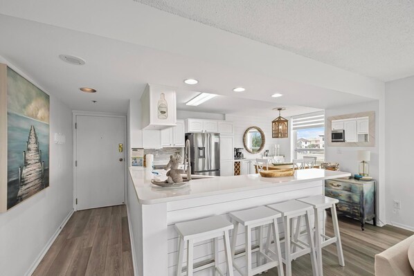 Refrigerador, microondas, horno, placa de cocina