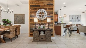 Hus - flere senge - adgang til pool - udsigt til pool (Gem of Jensen Beach) | Interiør