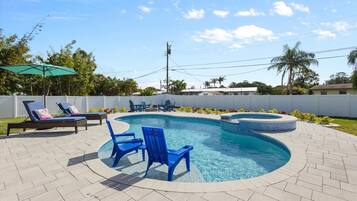 Hồ bơi ngoài trời