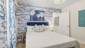 Casa, varias camas, acceso a la piscina, vistas a la piscina (Gem of Jensen Beach) | 3 dormitorios, decoración individual, mobiliario individual