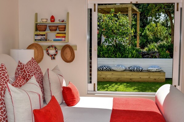 3 bedrooms, iron/ironing board, Internet, bed sheets