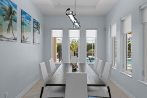 單棟房屋, 多張床, 可使用泳池, 泳池景 (Sunrise Island Retreat) | 用餐區