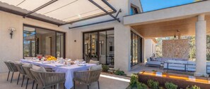 Outdoor dining - Residence Anabelle - Four Bedroom Villa, Sleeps 8 (Tourrettes)