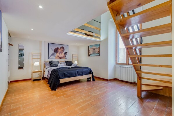 2 bedrooms, iron/ironing board, Internet, bed sheets