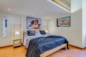 2 slaapkamers, een strijkplank/strijkijzer, reisbedje, wifi